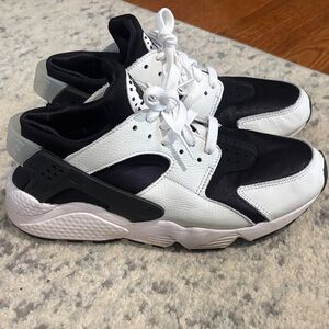 Black and White Nike air huaraches